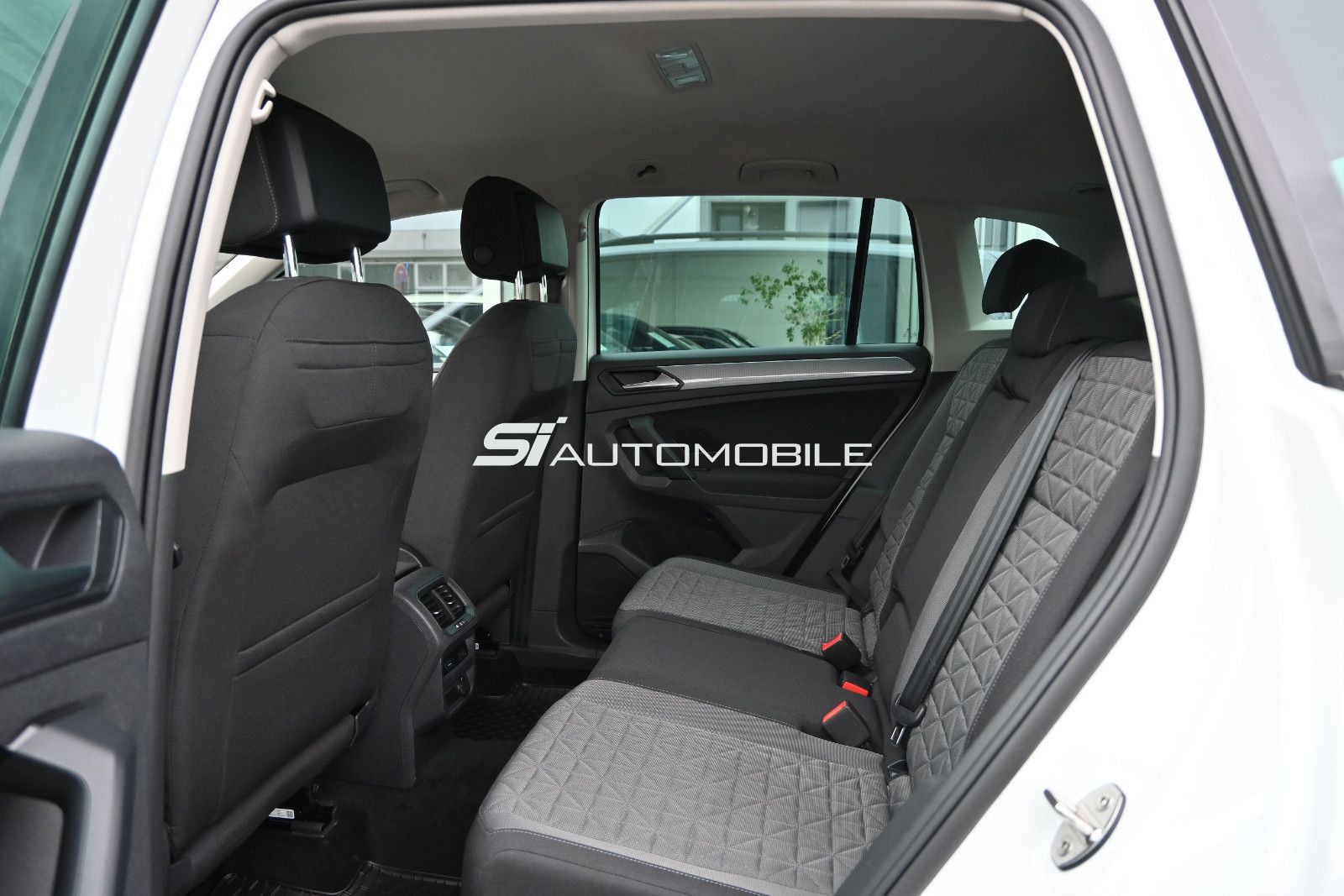 Fahrzeugabbildung Volkswagen Tiguan 2.0 TDI DSG 4MOT Life °ACC°AHK°HUD°STHZ°