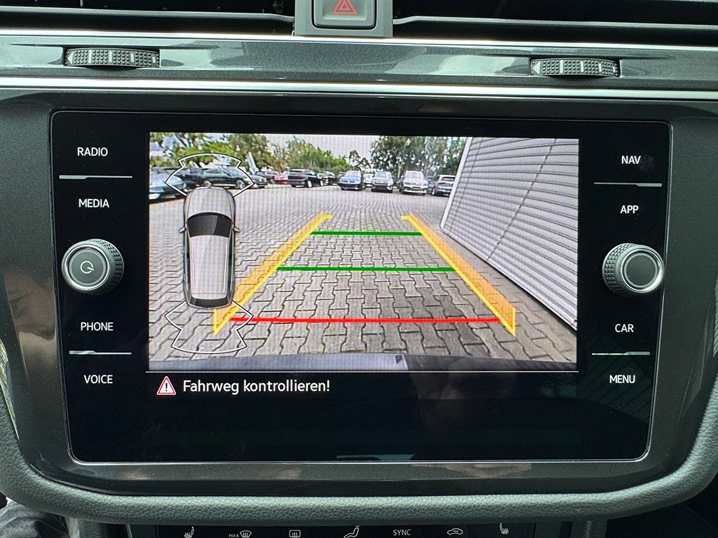 Tiguan 2.0 TDI DSG *NAVI*KEYLESS*REARVIEW*