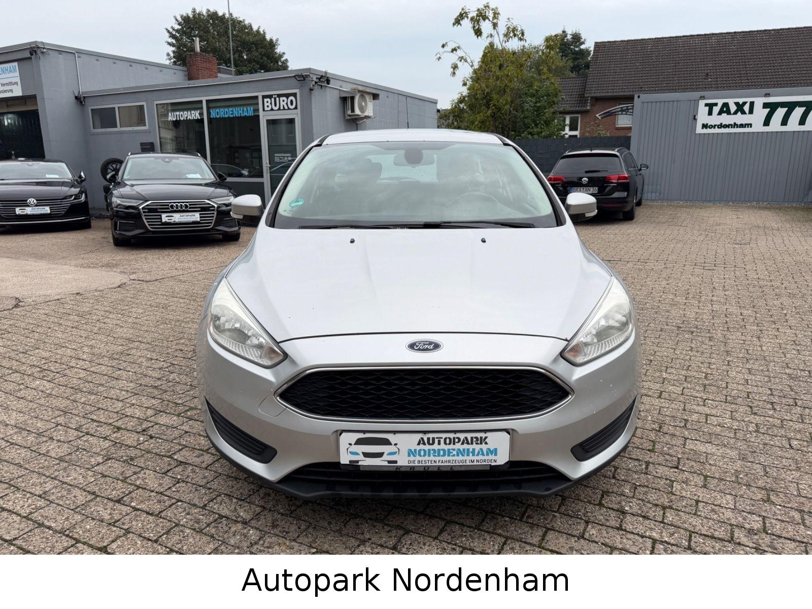 Ford Focus 2014 — rear view