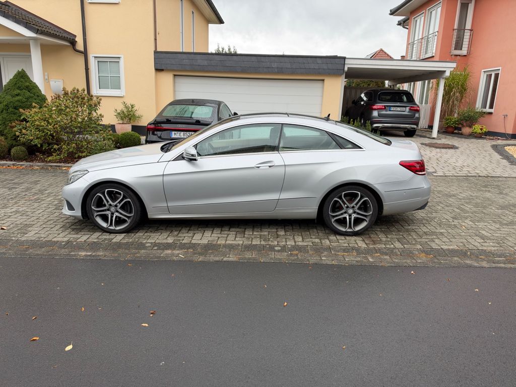 Image of Mercedes-Benz E 220