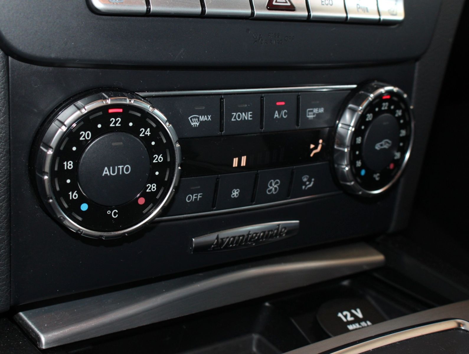 Fahrzeugabbildung Mercedes-Benz C 200 CGI BE AMG Line COMAND+HARMAN KARDON+GSD