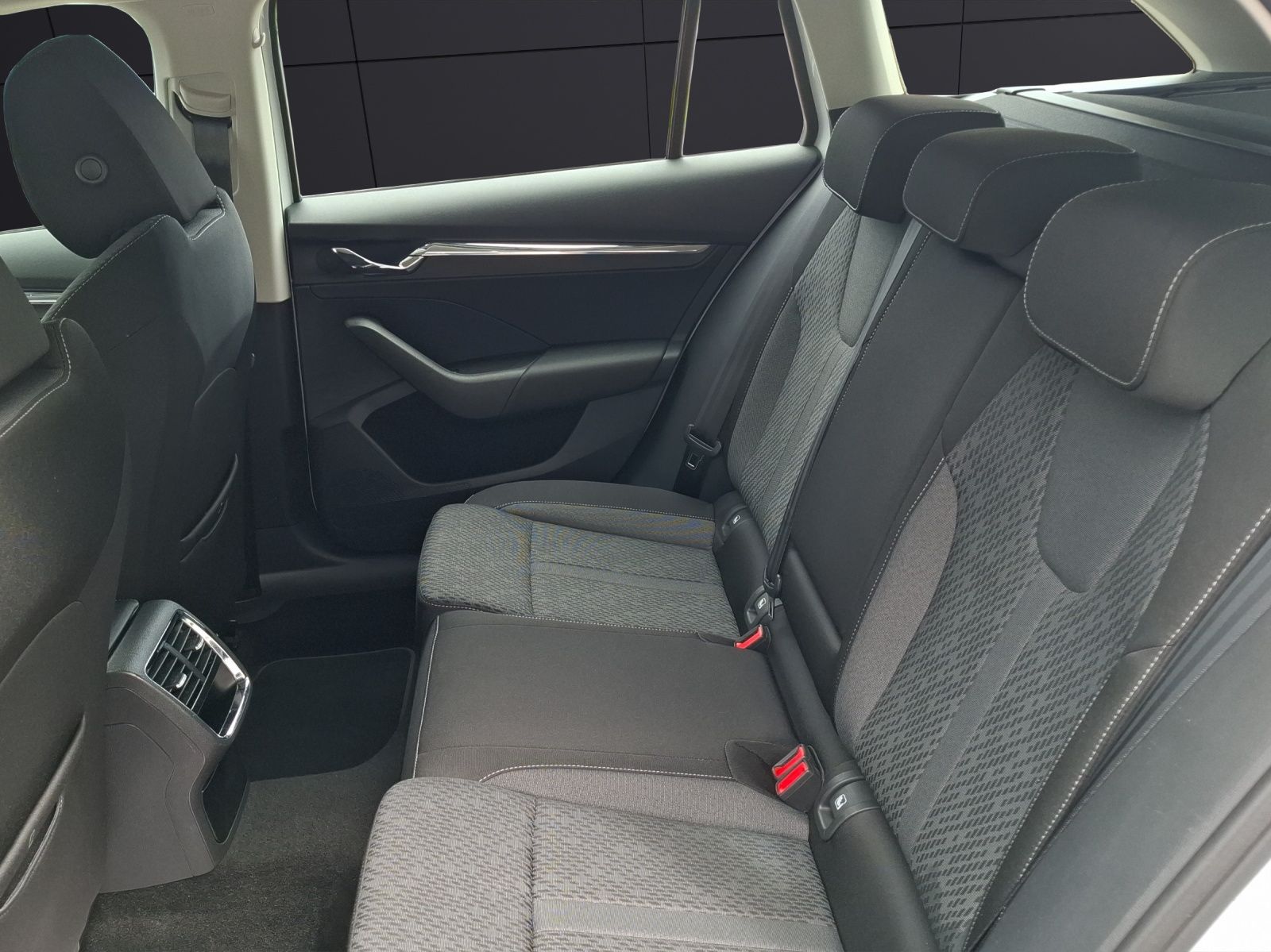 Fahrzeugabbildung SKODA Octavia Combi TDI First-Edition DSG Matrix AHK N