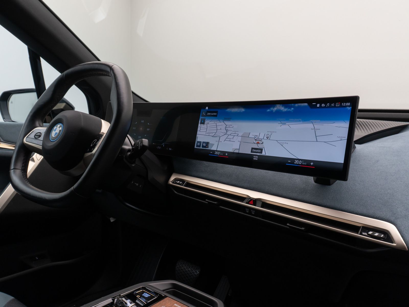 Fahrzeugabbildung BMW iX xD40 SkyLounge H/K 360° Laser ACC DAB 22Zoll