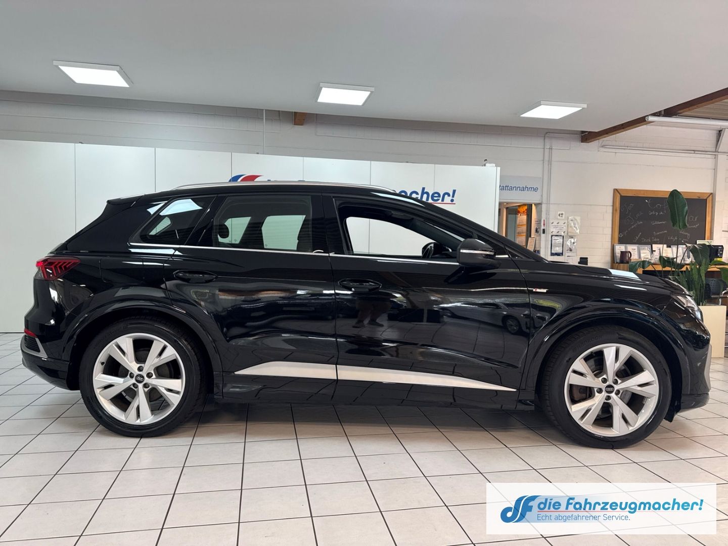 Fahrzeugabbildung Audi Q4 e-tron 45 quattro Sportpaket Navi Leder Digit