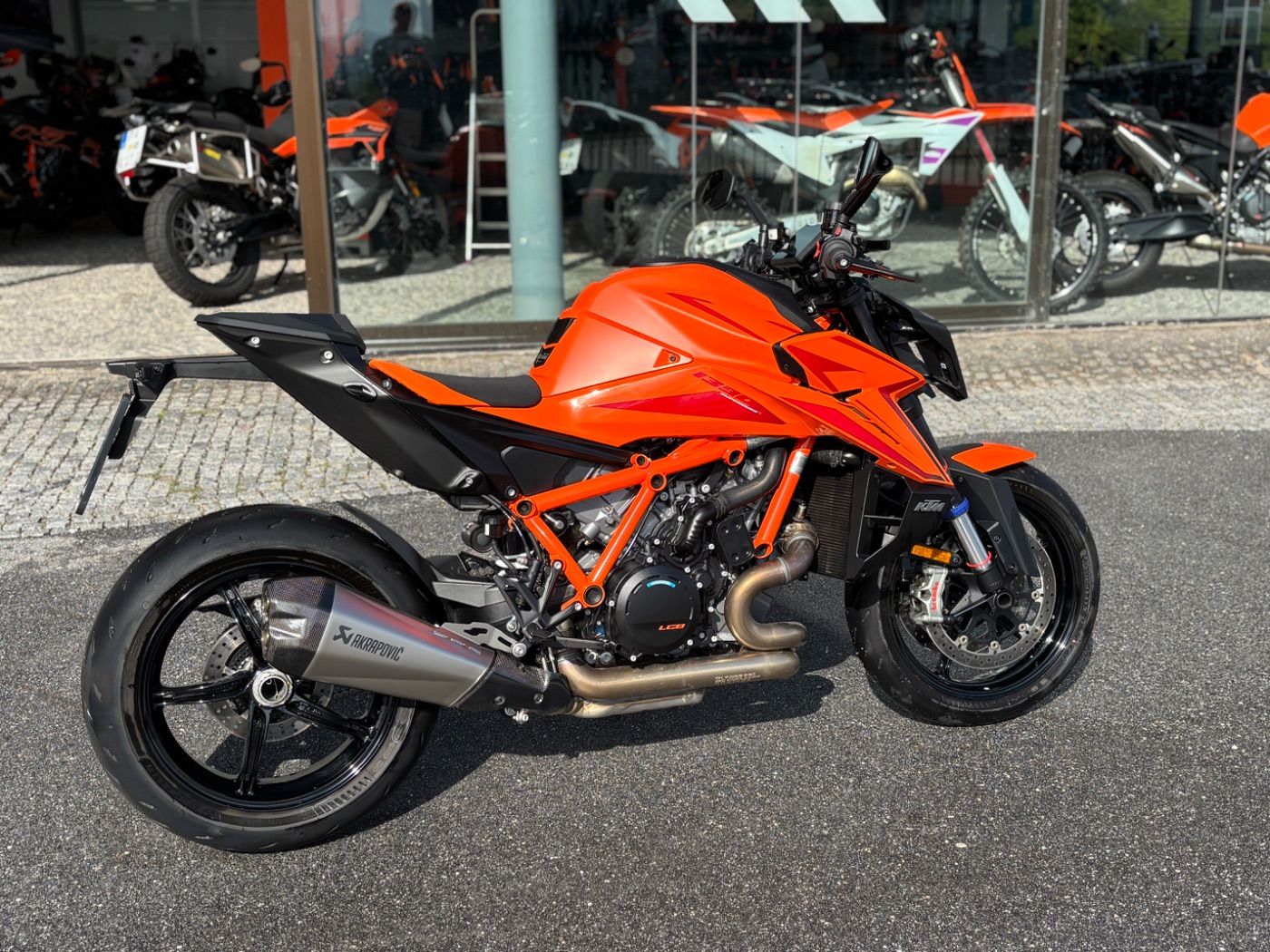 Fahrzeugabbildung KTM 1390 Super Duke R EVO 2026 Techpack, Akrapovic