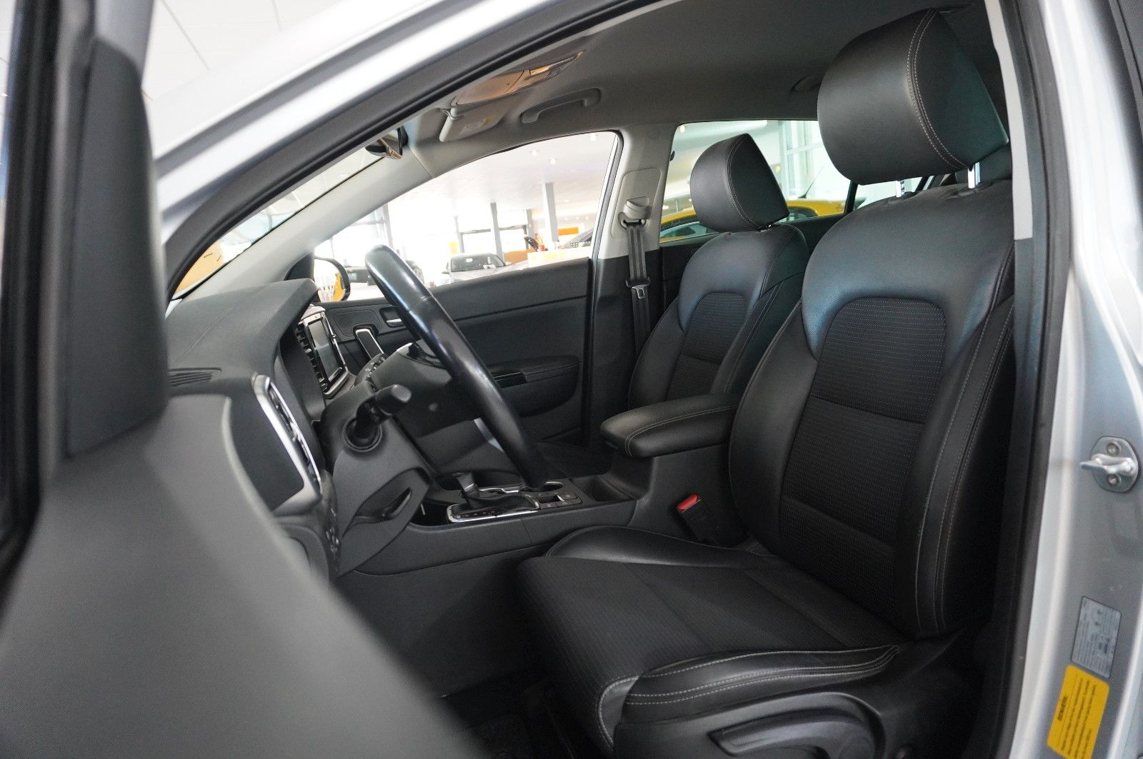 Fahrzeugabbildung Kia Sportage 1.6 CRDI 2WD DCT NAVI/LED/KAMERA/SH/AHK