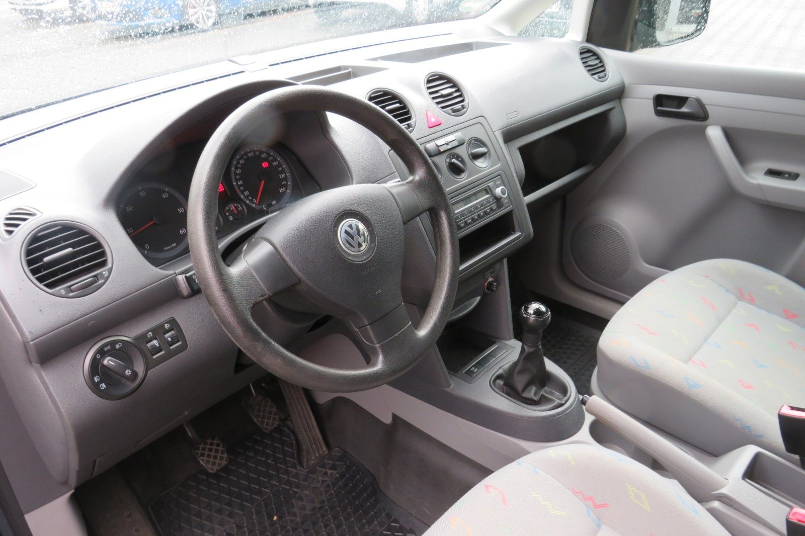 Fahrzeugabbildung Volkswagen Caddy Kasten KLIMA PDC WERKSTATTSCHRÄNKE 1.HAND