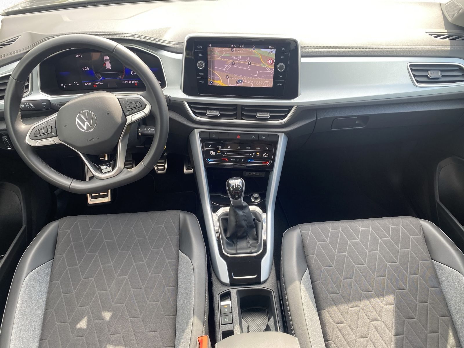 Volkswagen T-Roc - Bild 12