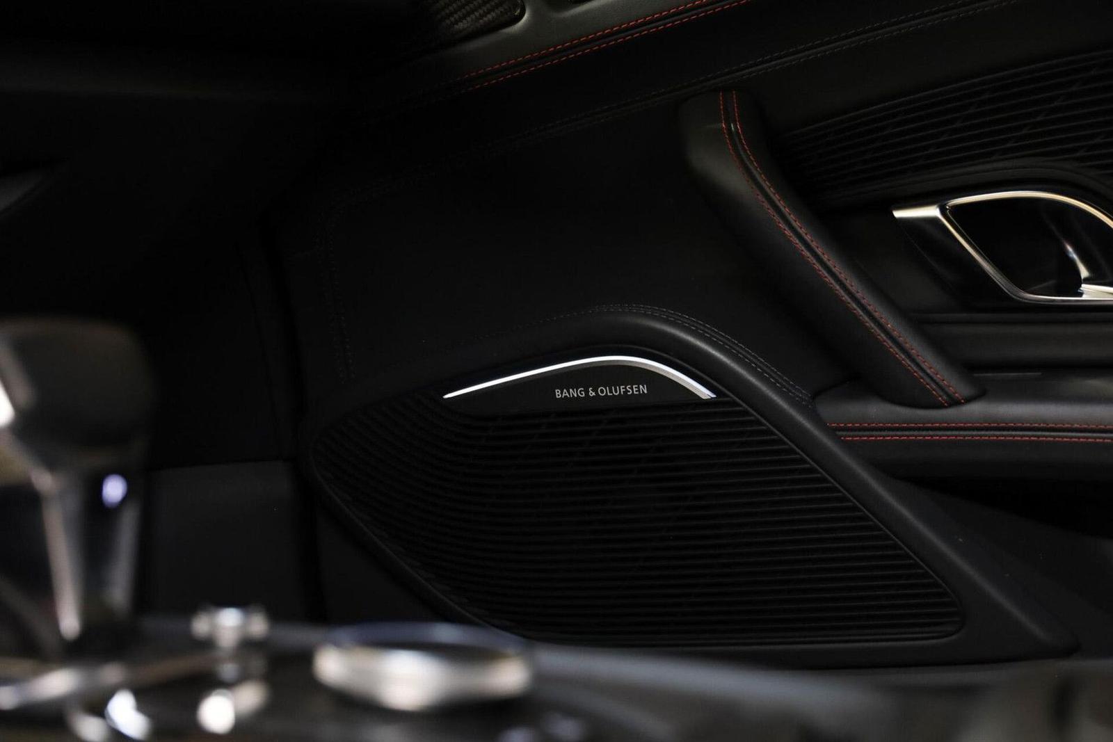 AUDI R8 5.2 V10 FSI QUATTRO