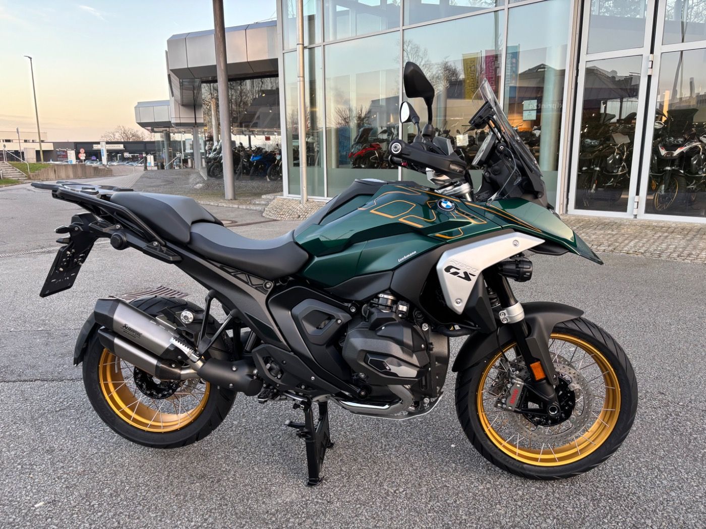 Fahrzeugabbildung BMW R 1300 GS Option 719 Doppelschalldämpfer Adaptiv