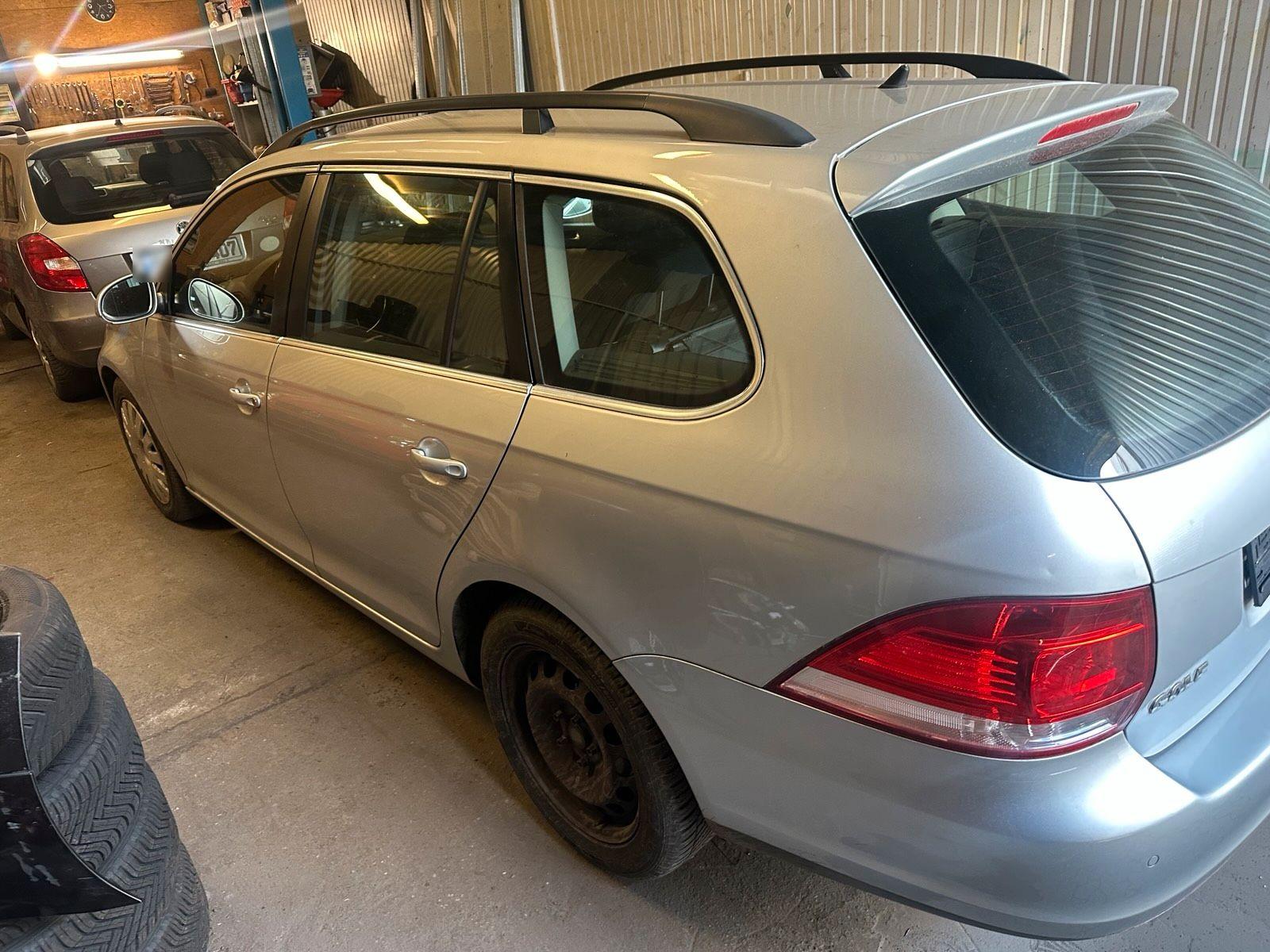 Volkswagen Golf 2009 — вигляд ззаду