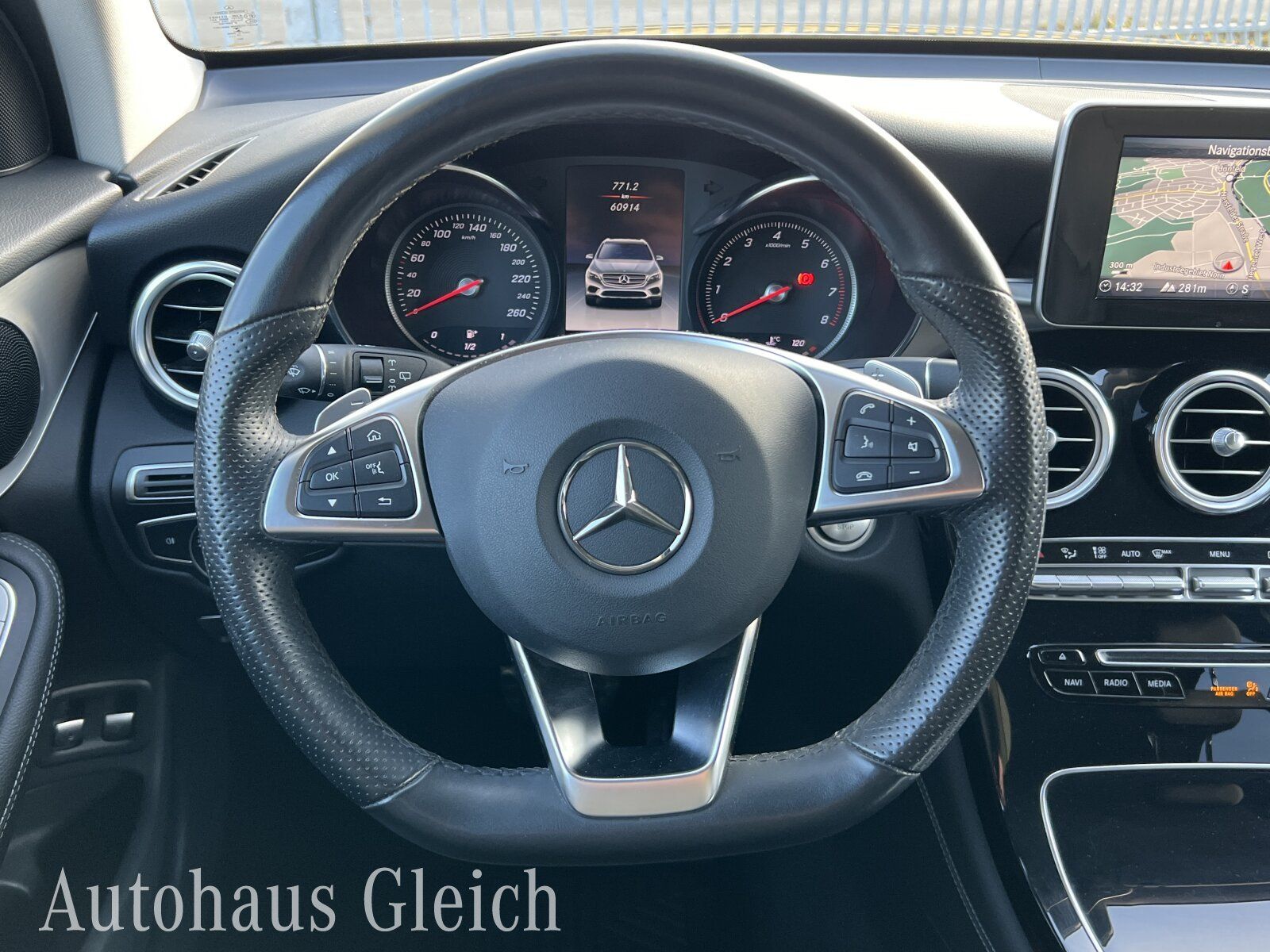 Fahrzeugabbildung Mercedes-Benz GLC 250 4MATIC AMG Line Exterieur/Navi/Styling