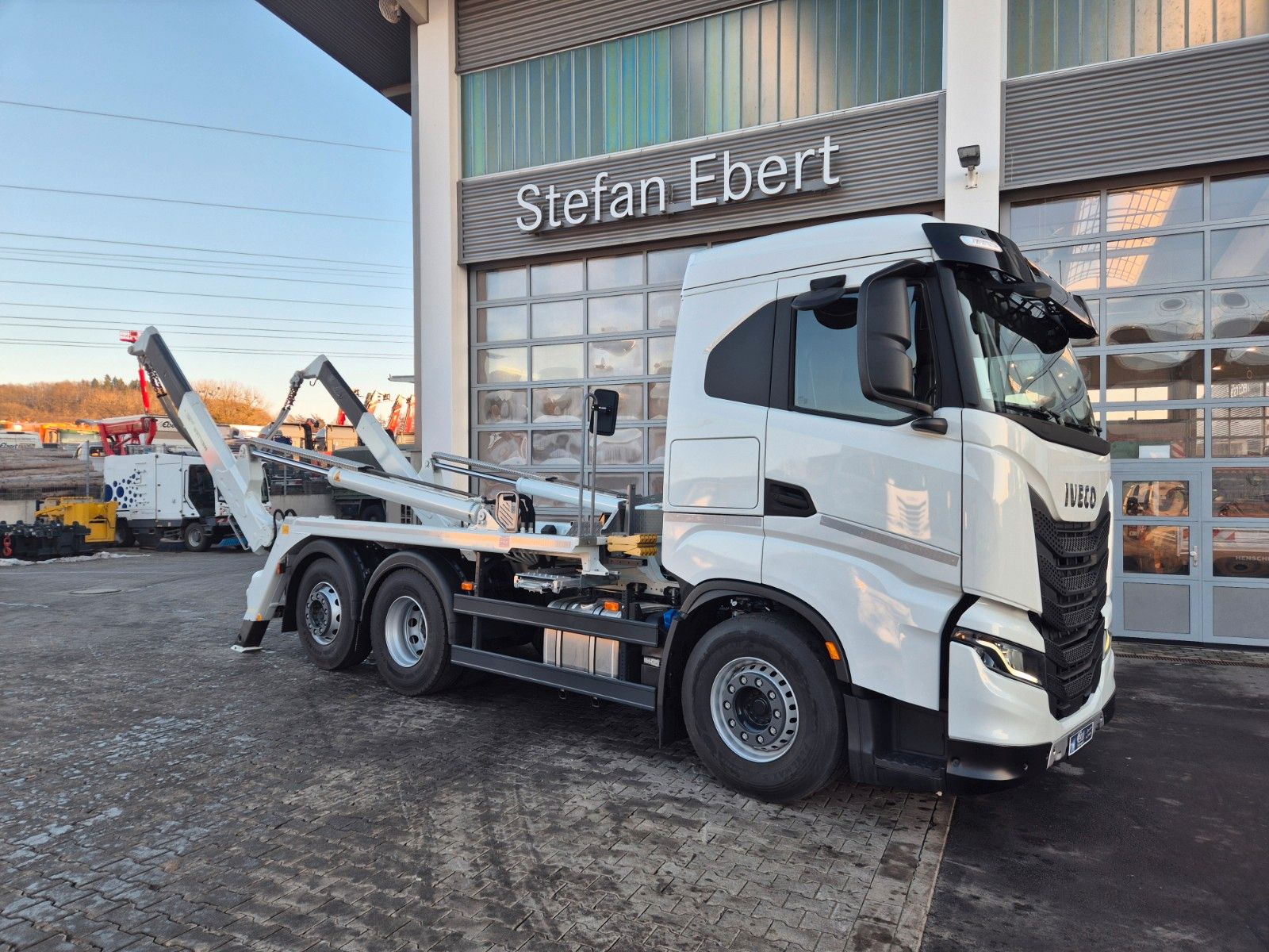 Fahrzeugabbildung Iveco X-Way 460 6x2 Absetzkipper Meiller AK16