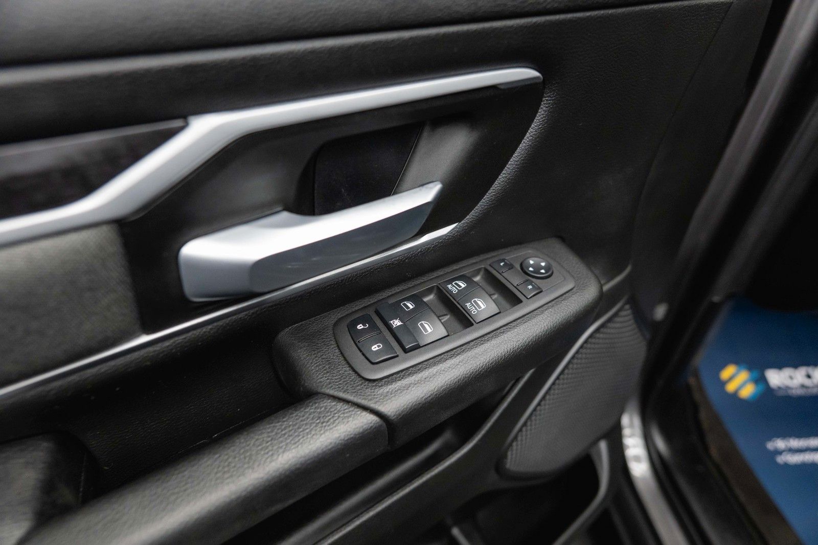 Fahrzeugabbildung Dodge RAM 5.7 V8 HEMI 4x4 OFFROAD Night-Paket *LED*19%