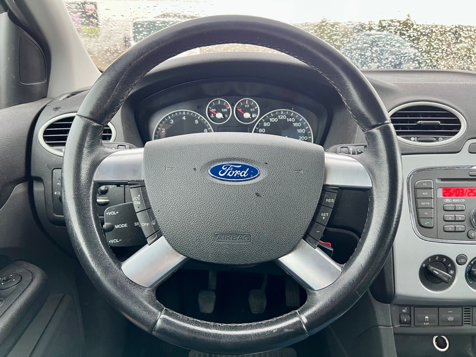 FORD Focus KLIMA SHZ NSW RADIO TEMPOMAT