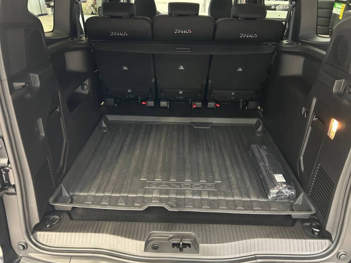 Fahrzeugabbildung Renault KANGOO PKW GRAND EQUILIBRE dCi 95