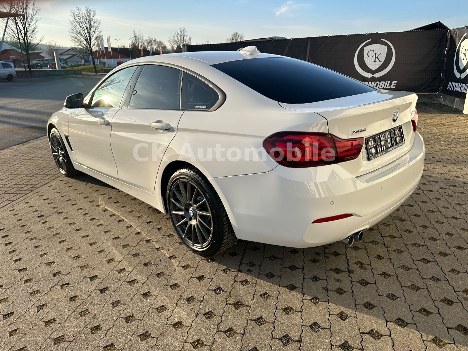 Fahrzeugabbildung BMW 420i xDrive Gran Coupe Advantage/Navi/LED/Kamera