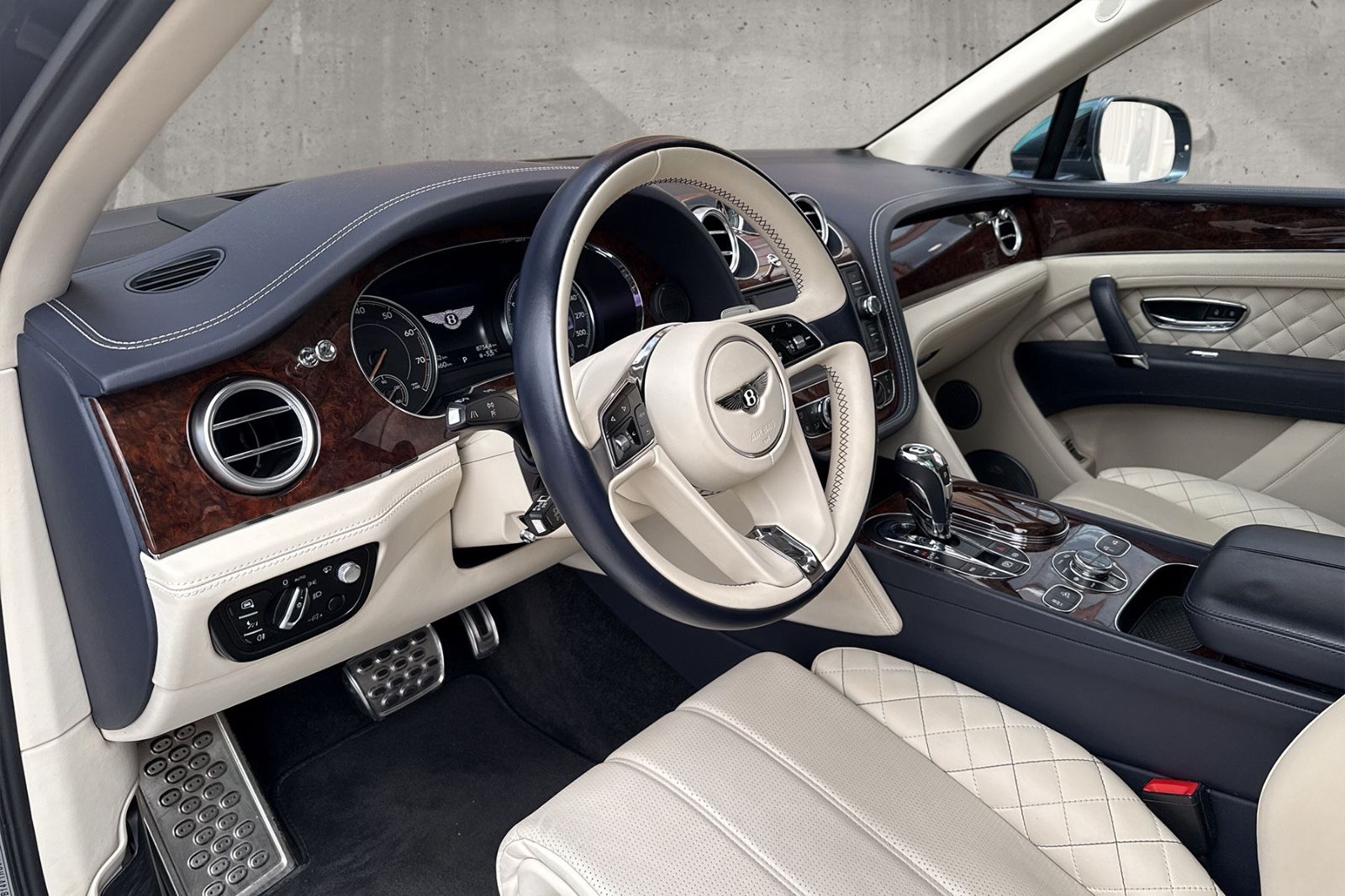 Fahrzeugabbildung Bentley Bentayga W12*First Edition*Dt. Auto*Naim*Mulline
