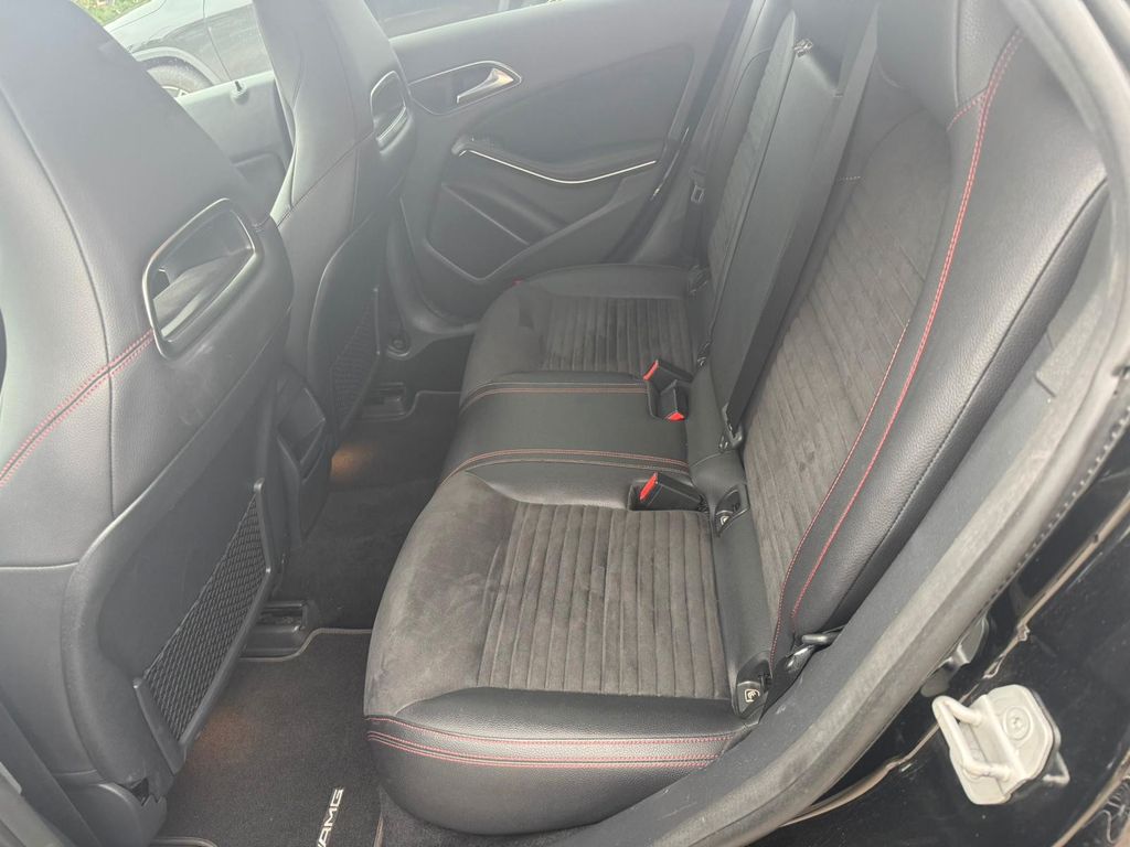 MERCEDES-BENZ CLA 250 17