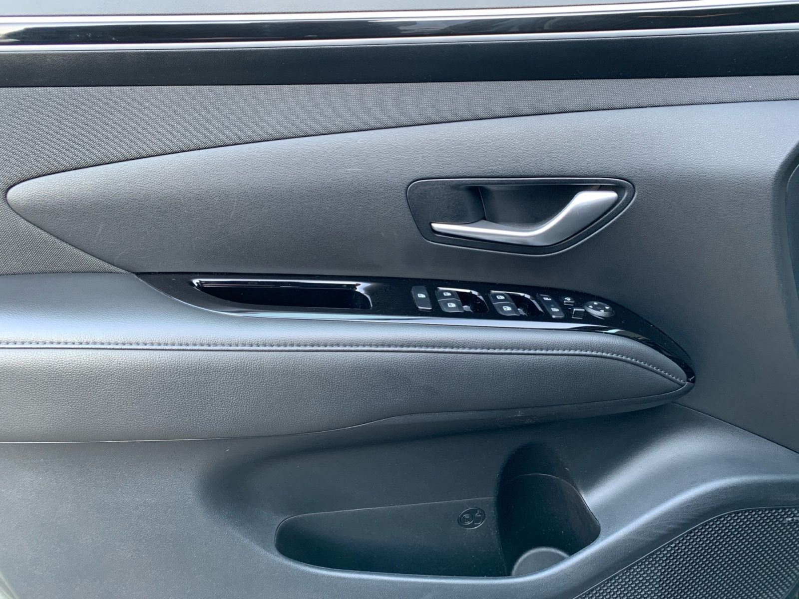 Fahrzeugabbildung Hyundai TUCSON 1.6 T-GDI Trend Hybrid AHK Krell el.HK As