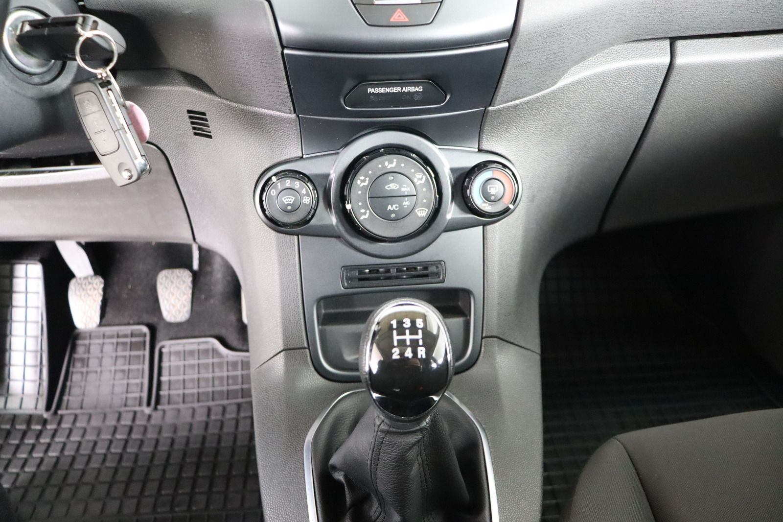 Fahrzeugabbildung Ford Fiesta 1.25l Duratec DOHC EFI * beh.FS * SHZ * T