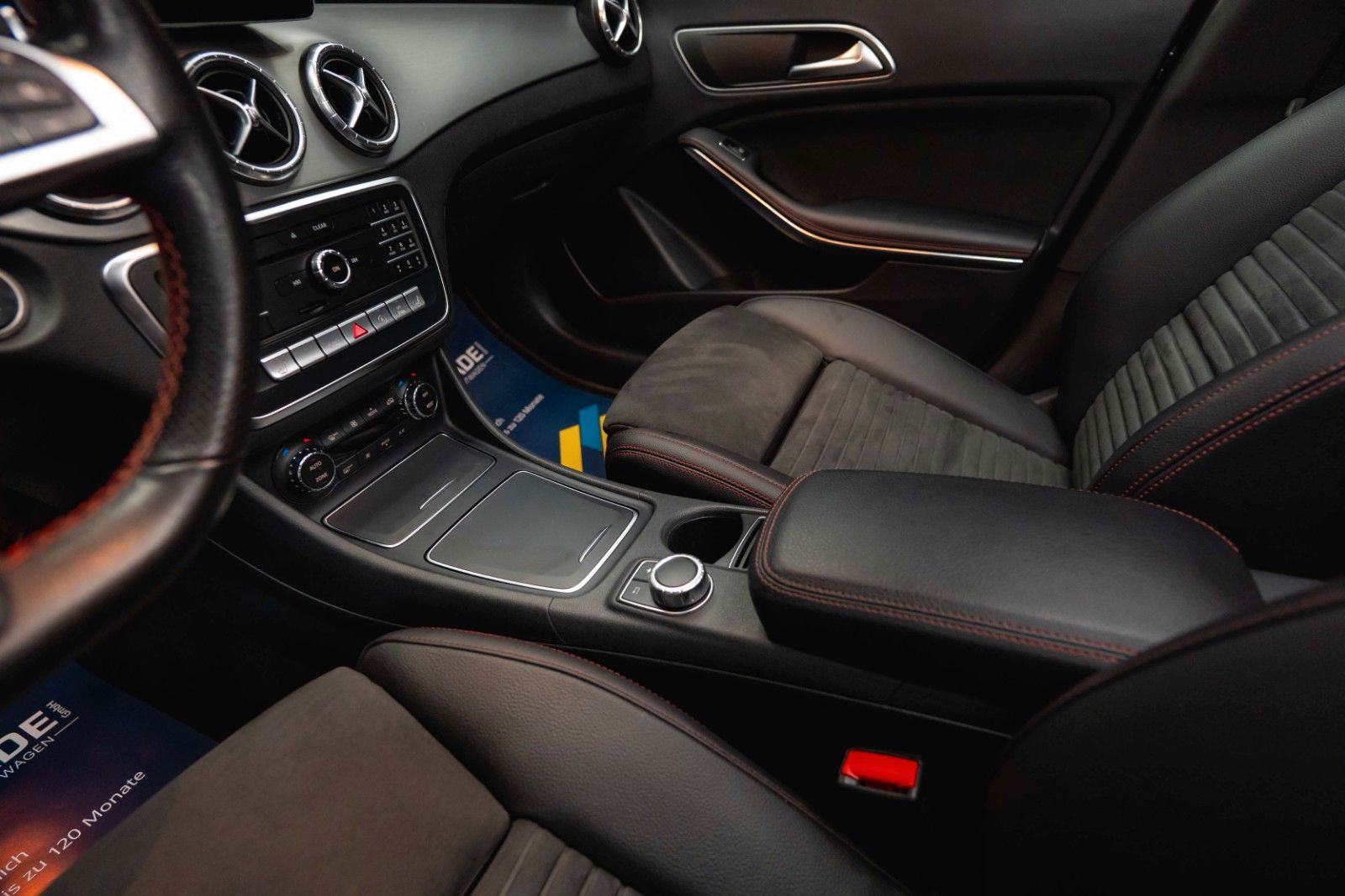 Fahrzeugabbildung Mercedes-Benz CLA 250 Shooting Brake AMG Night-Paket | Pano