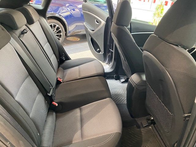 Hyundai i30 1.6 GDi blue