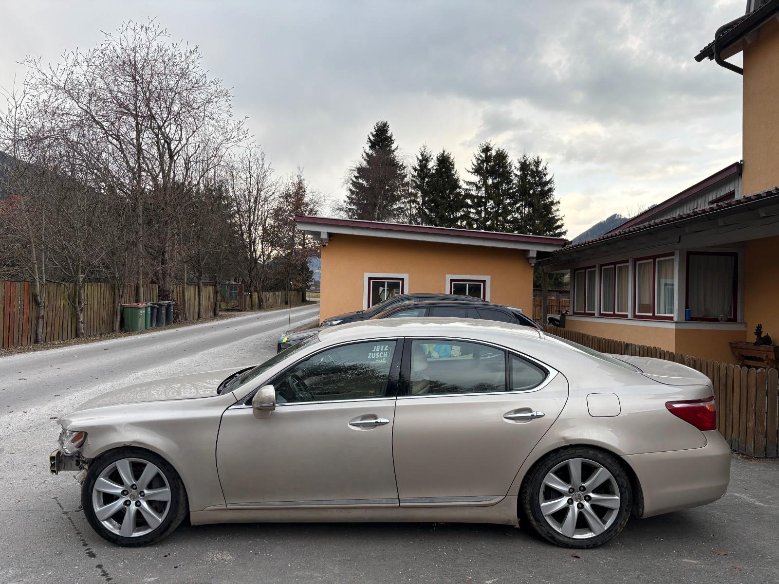 Lexus LS 460