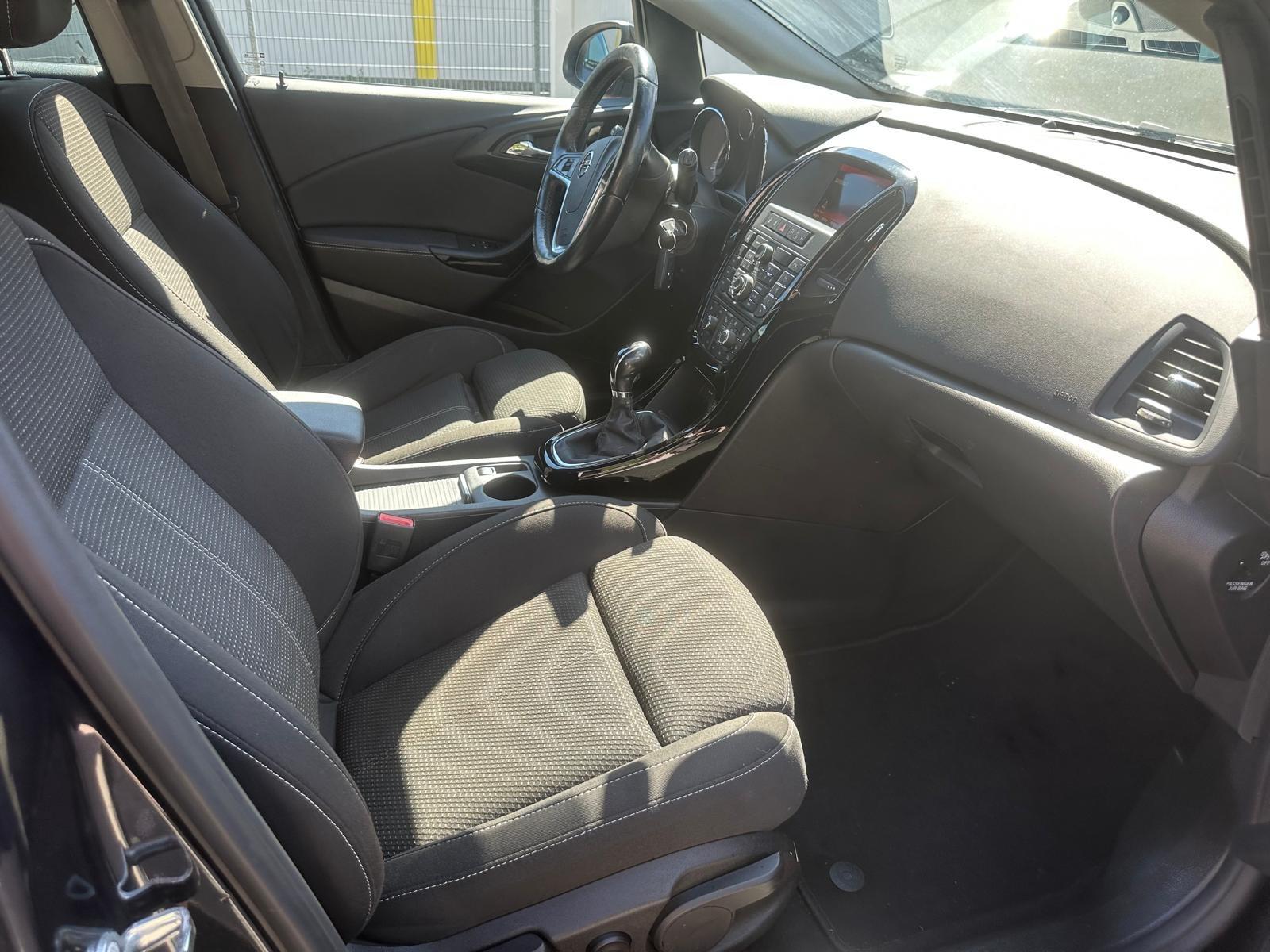 Opel Astra 2015 — photo 11