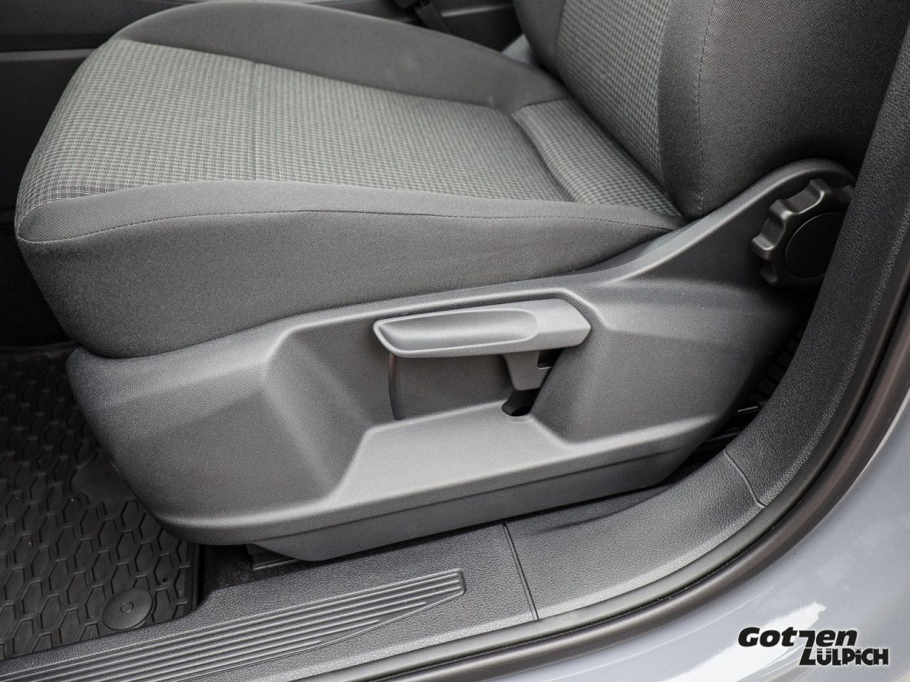 Fahrzeugabbildung Volkswagen Caddy 1,5TSI App-Connect Klima ACC PDC Bluetooth
