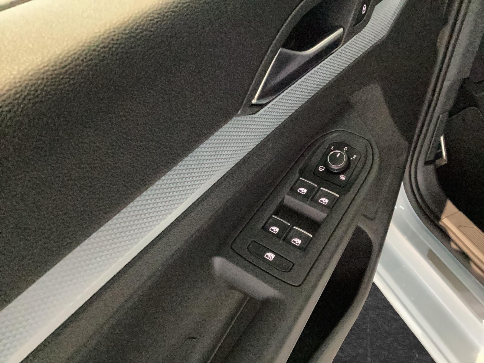 Volkswagen Golf 1.5 eTSI DSG Energy AHK LED Kamera PDC LM, миниатюра 7