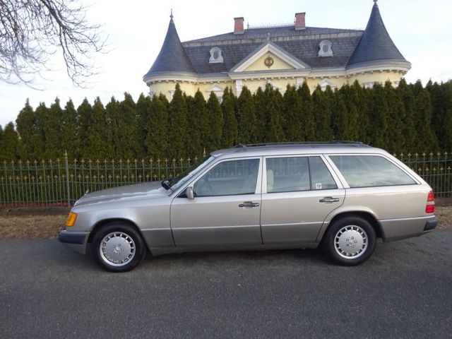 Mercedes-Benz E 300  TE 4 Matic  W 124  TÜV 06/2026  Automatik