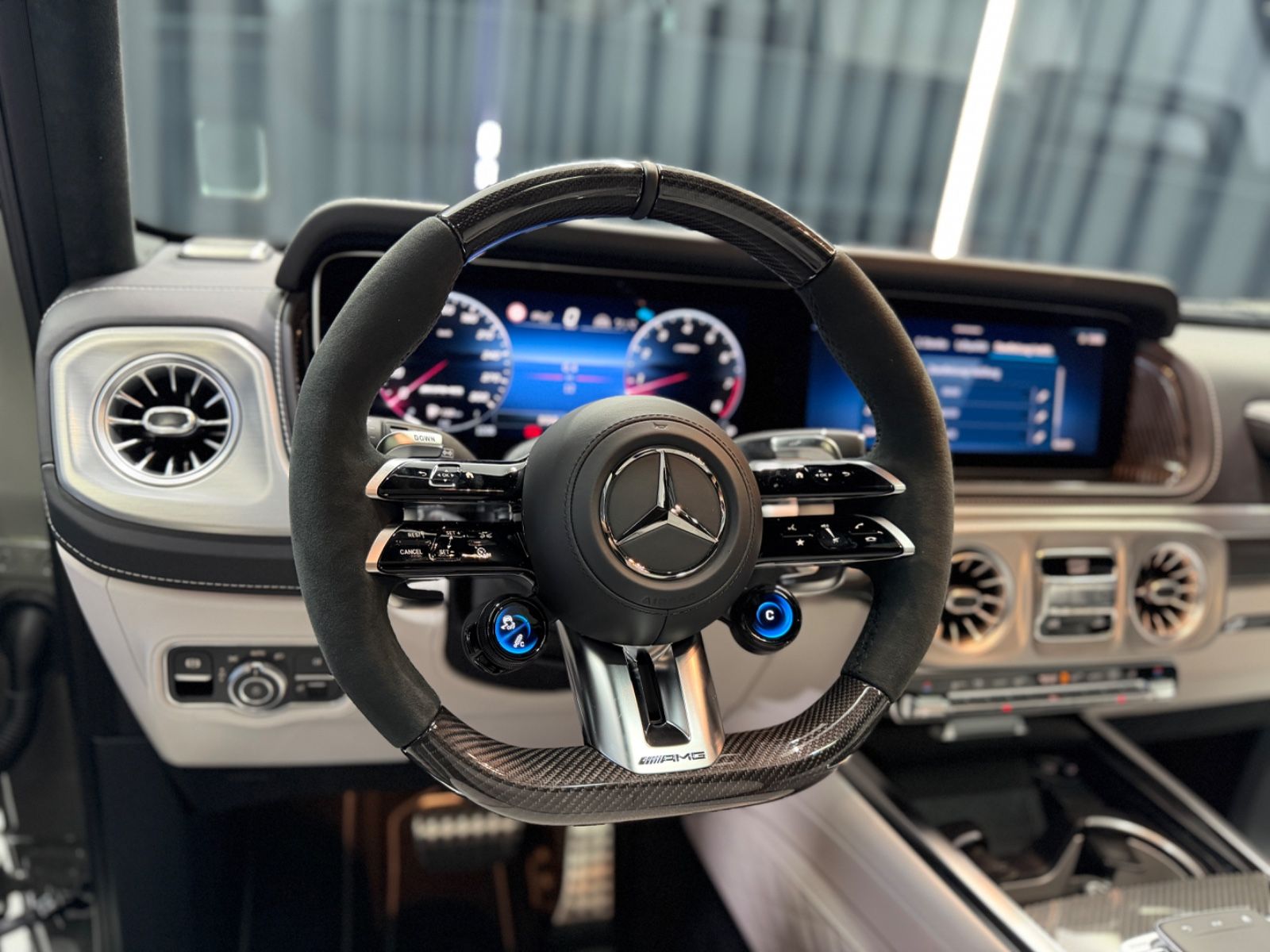 Fahrzeugabbildung Mercedes-Benz G 63 AMG|MY26|A22|PERFORMANCE|TV|VOLL|CARBON|