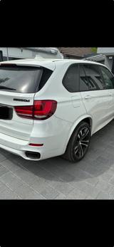 BMW X5 M50d xDrive | Vollausstattung | AHK | - weiße BMW X5 M50