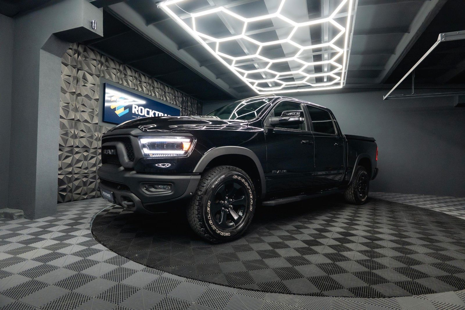 Fahrzeugabbildung Dodge RAM 5.7 V8 HEMI 4x4 REBEL OFFROAD Night AxleLock