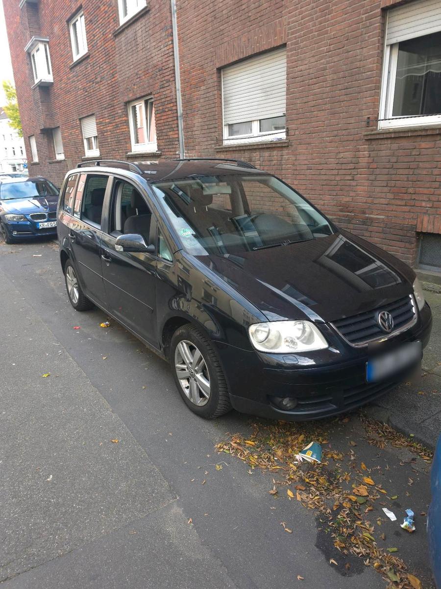 Volkswagen  2004 — rear view