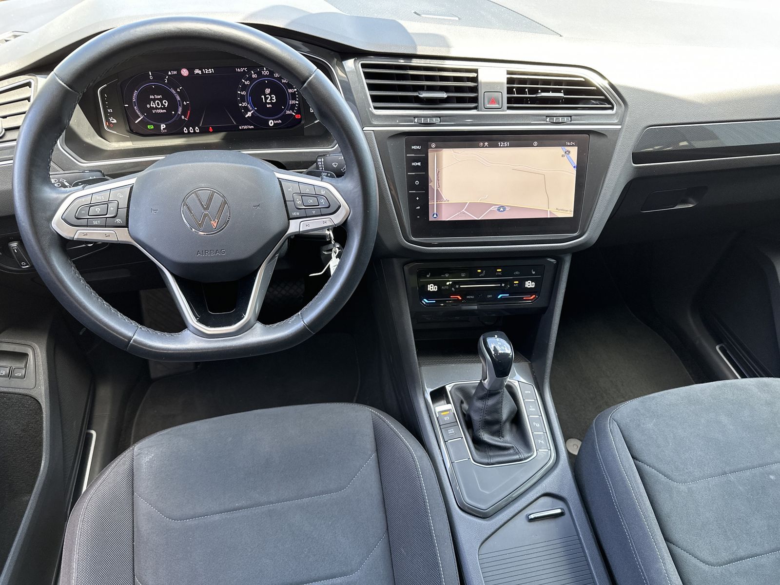 Fahrzeugabbildung Volkswagen Tiguan 1.4 eHybrid DSG Elegance NAV+LED+VC+HUD
