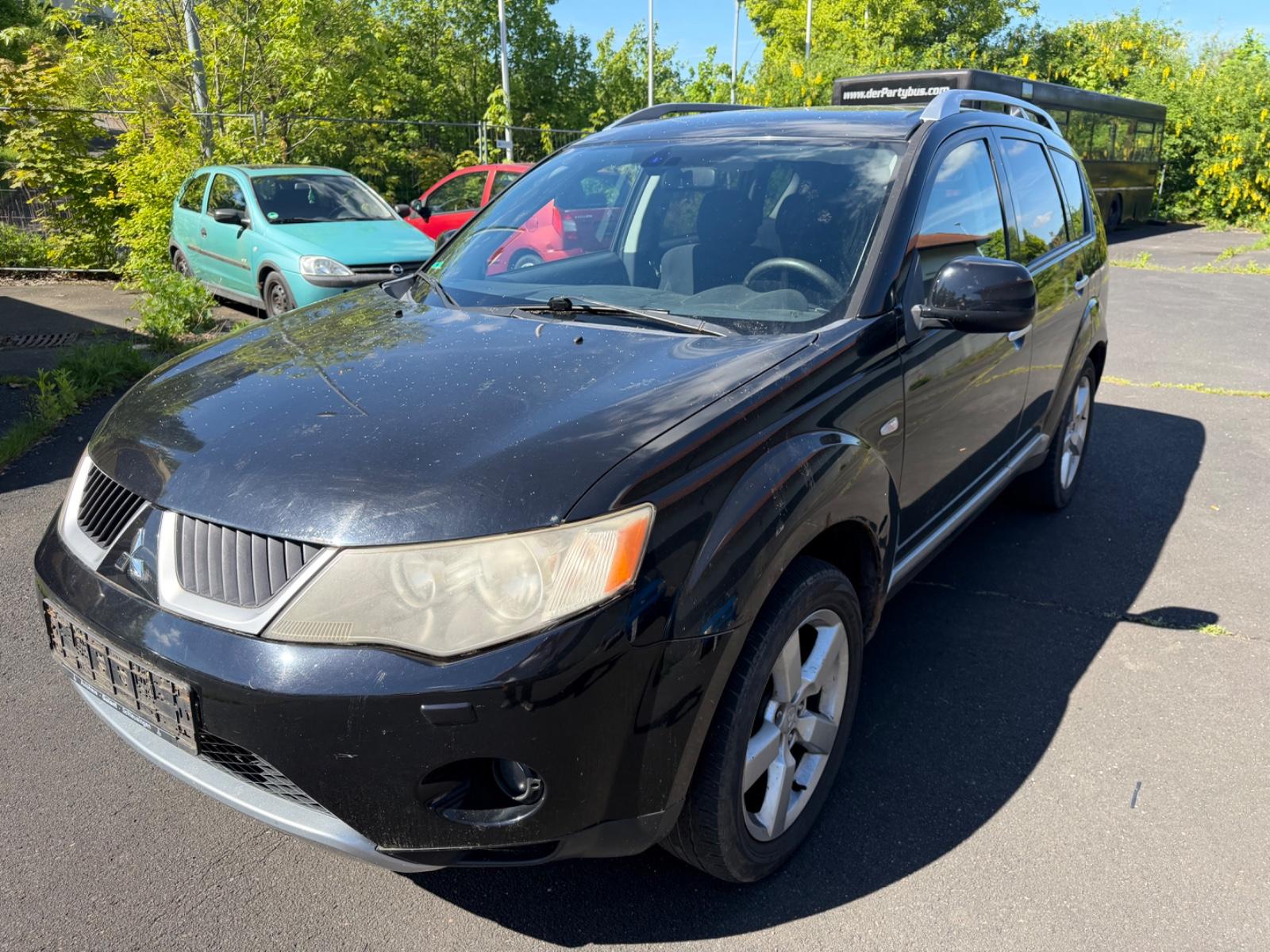 Mitsubishi Outlander 2.2 DI-D Intense / 7 Sitzer / Xenon