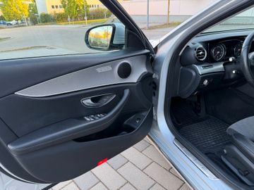 Mercedes E 220 - 11