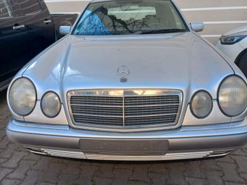 Mercedes E 240 - 4