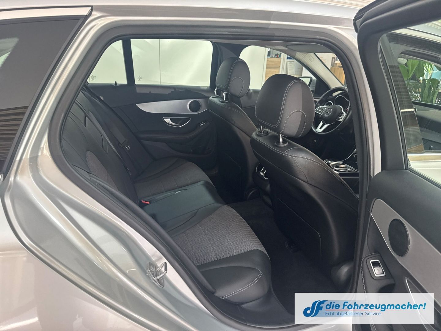 Fahrzeugabbildung Mercedes-Benz C 180 T AVANTGARDE LED Kurven Ambiente El. Heck