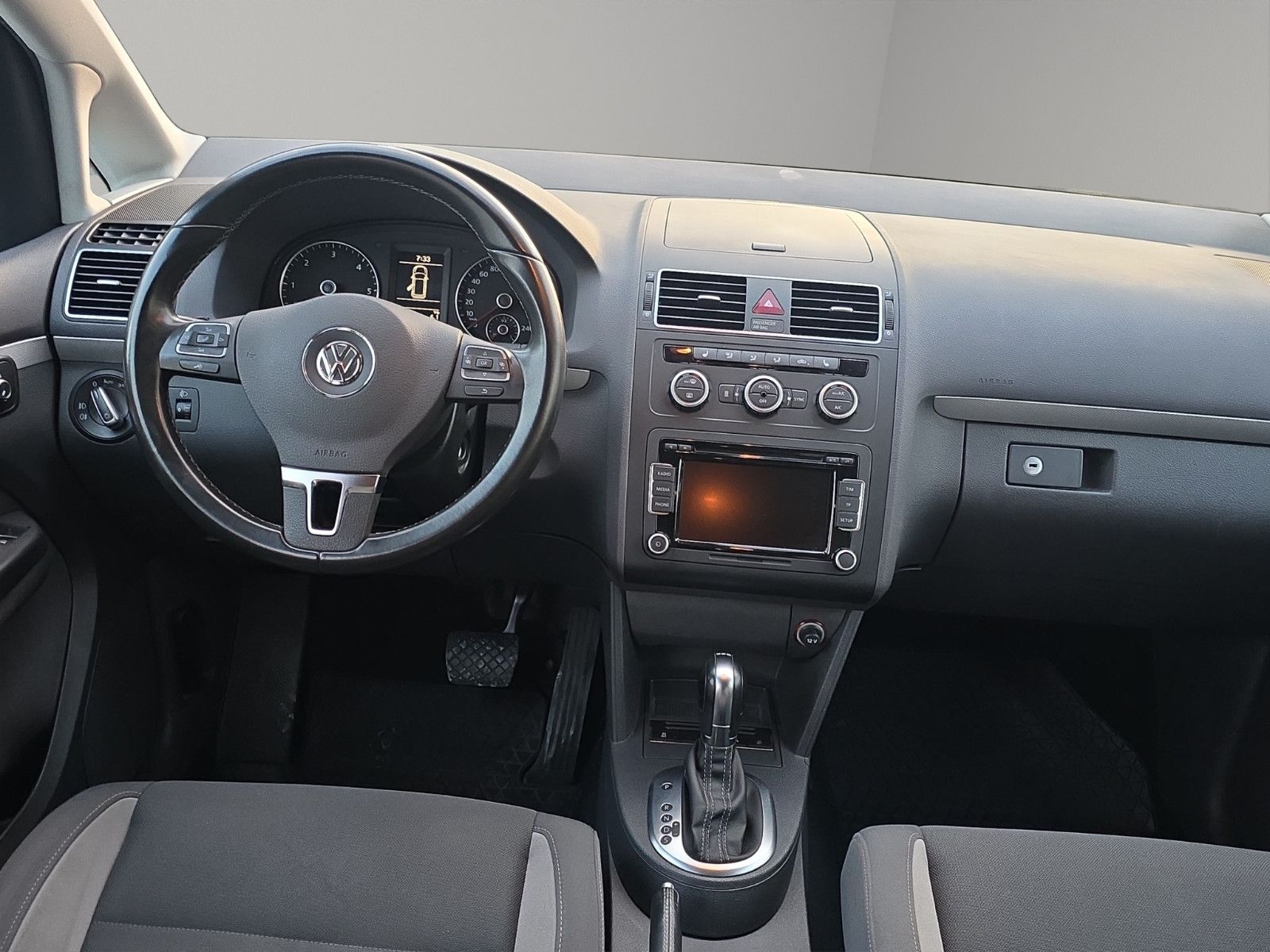Fahrzeugabbildung Volkswagen Touran Life/DSG/Rückfahrkamera/Automatik/AHK