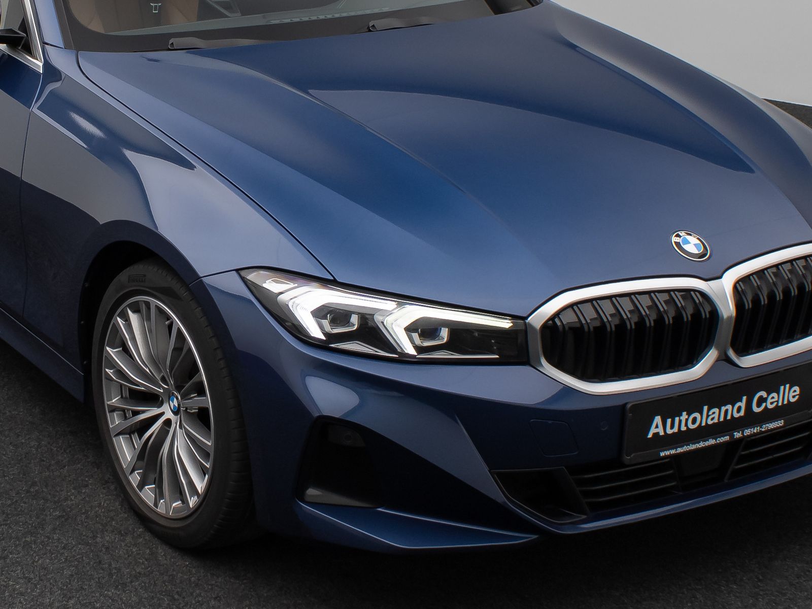 Fahrzeugabbildung BMW 320d Individual DAB HiFi Leder AHK Alarm Sport