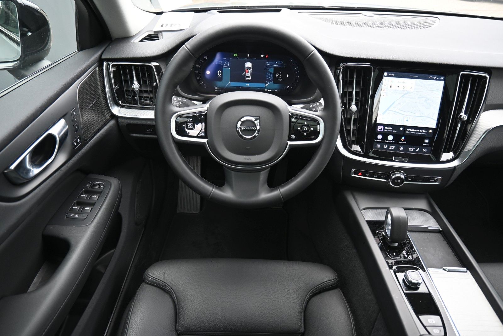 Fahrzeugabbildung Volvo V60 B4 DKG Plus Dark*HuD*PANO*360°*ACC