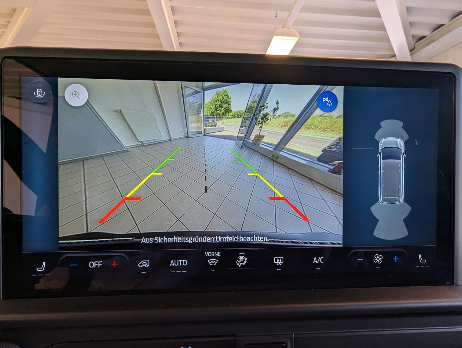 Fahrzeugabbildung Ford Transit Custom 320 L1 Navi 8-Sitze LED Kamera
