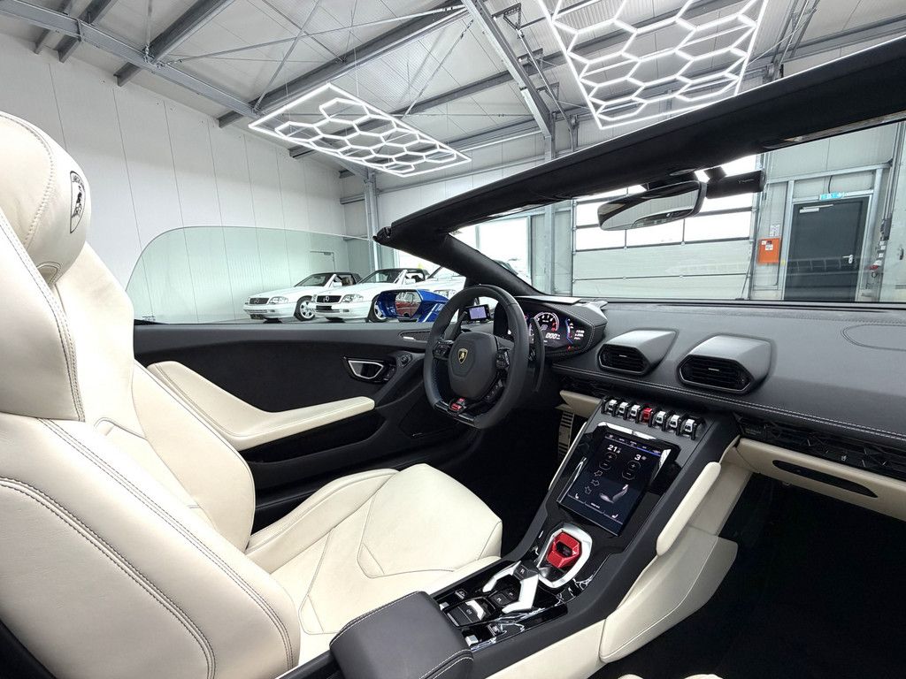 Lamborghini Huracan EVO Spyder AWD Blu Sideris Lift Kamera foto 13