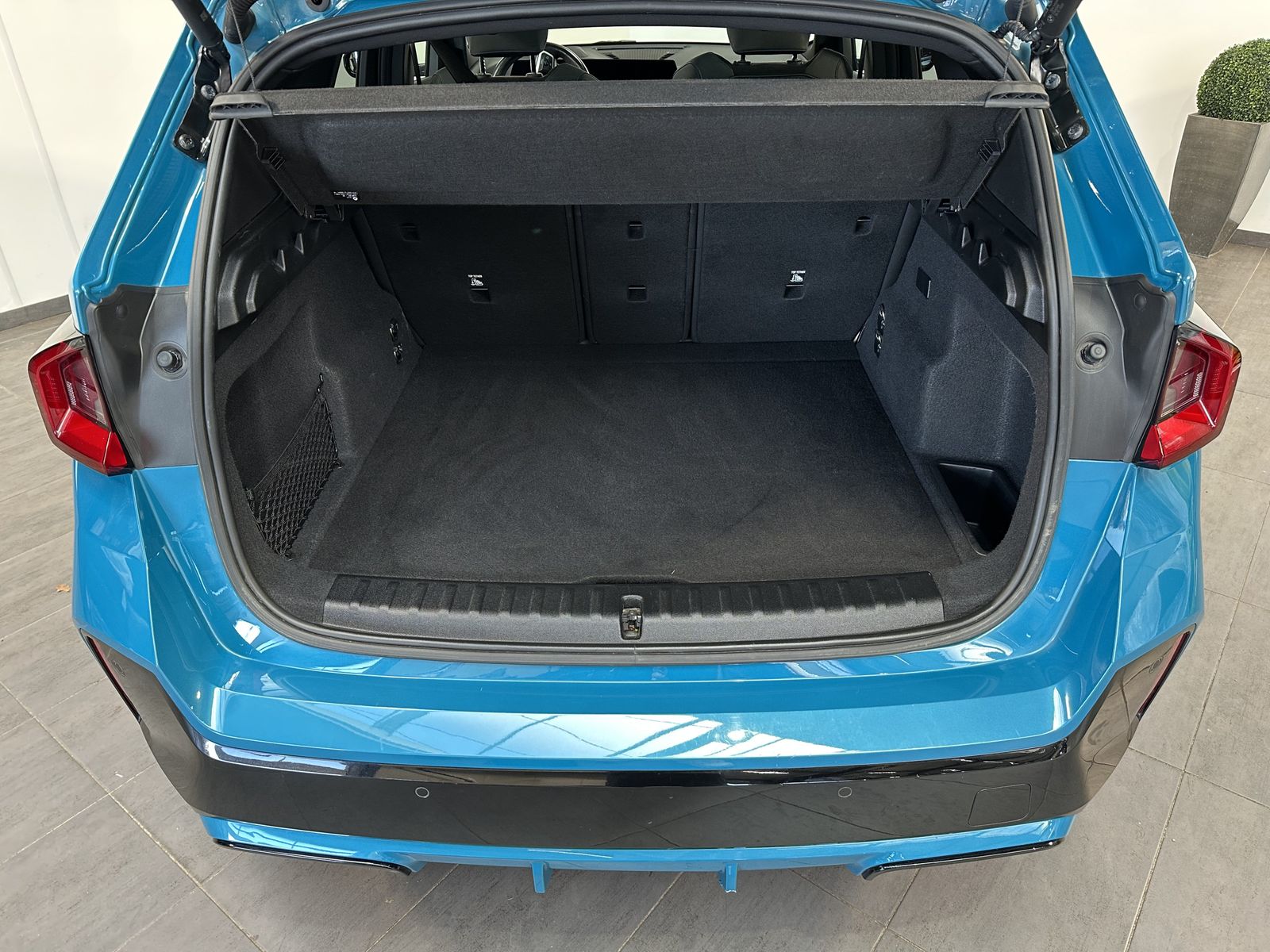 Fahrzeugabbildung BMW iX1 30 xDrive M-Sport NAV+LED+PANO+AHK+19ZO+360°