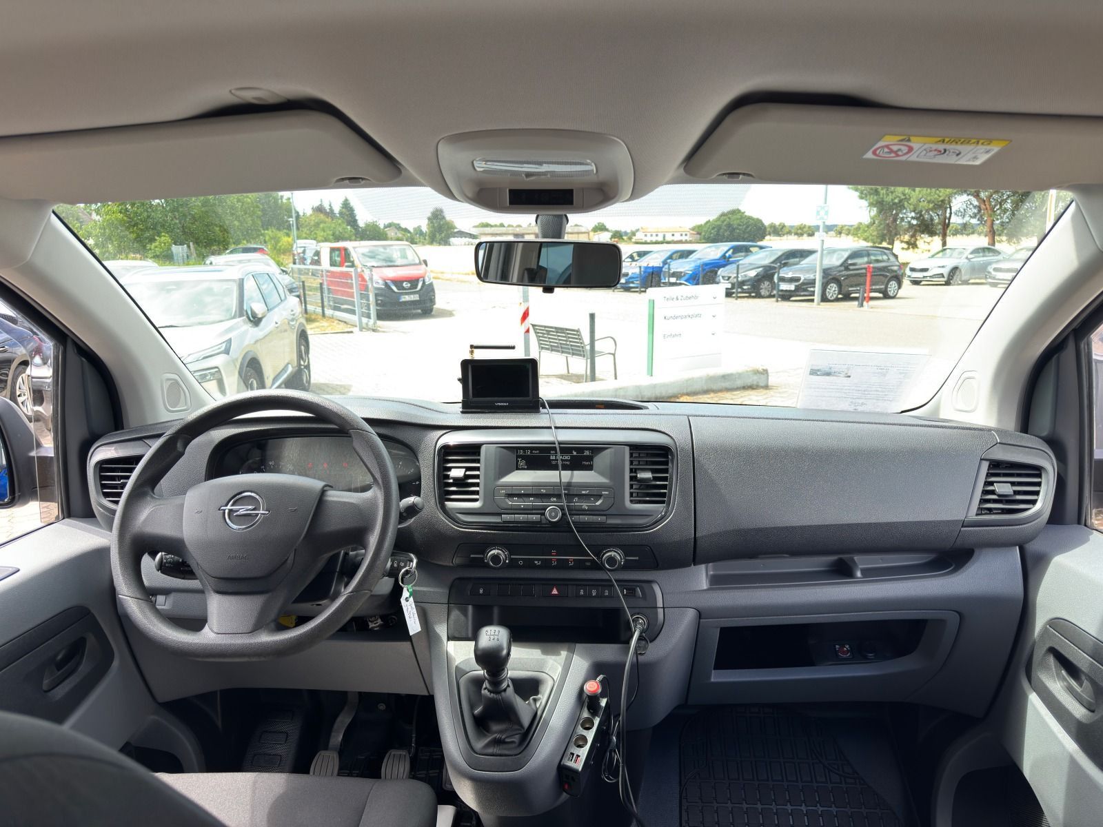 Fahrzeugabbildung Opel Vivaro L3 9Sitzer 144PS 6-Gang*AHK*RFK*Klima*Eur