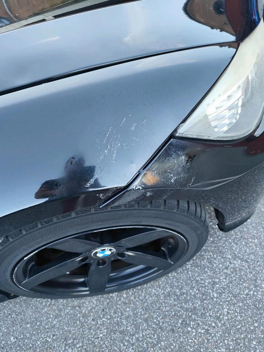 BMW 318 2010 — photo 11