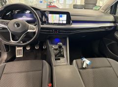 Fahrzeugabbildung Volkswagen Golf VIII 1.5 TSI Active MATRIX NAVI ACC LM17